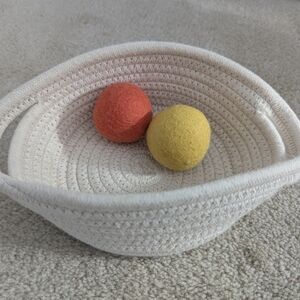 Lovevery Treasure Basket And Felt Ball Set From The Inspector Play Kit 7-8 Mos